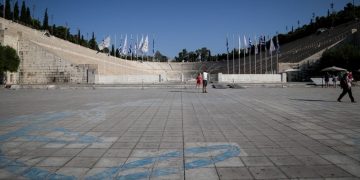 Alldaynews.gr «Θρίλερ» στο Καλλιμάρμαρο: Πανέμορφο κορίτσι βρέθηκε κρεμασμένο με λουρί σκύλου