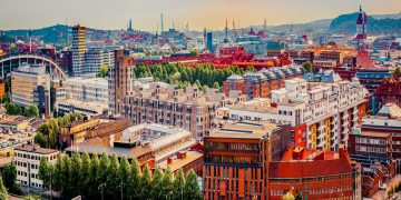 Ελληνίδα μετανάστευσε Σουηδία με τρία παιδιά και άλλαξε τη ζωή της (Video)