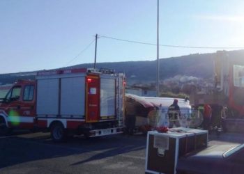 Τούμπαρε ασθενοφόρο έπειτα από τροχαίο (vid)