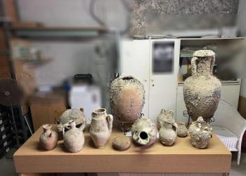 Κρήτη: Αρχαιοκάπηλος είχε θησαυρό από αμφορείς και αγγεία (pics)