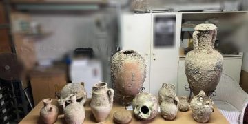 Alldaynews.gr Κρήτη: Αρχαιοκάπηλος είχε θησαυρό από αμφορείς και αγγεία (pics)