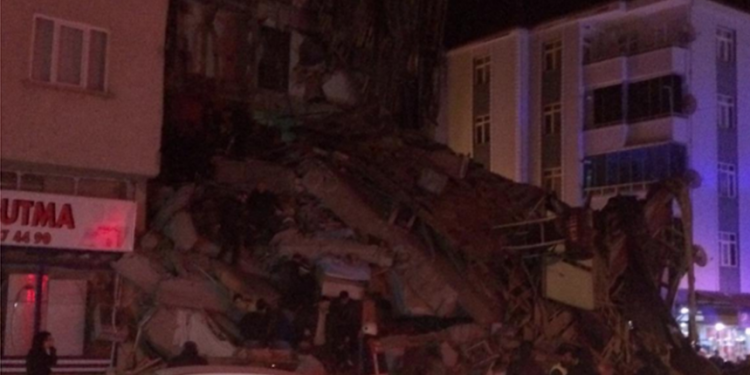 Alldaynews.gr Σεισμός στην Τουρκία: Αυξάνεται διαρκώς ο αριθμός των νεκρών, εκατοντάδες οι τραυματίες (pics, vid)