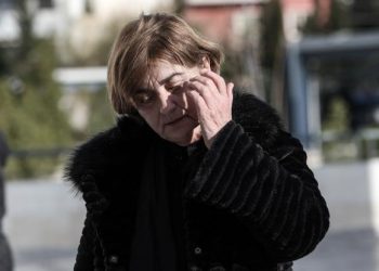 Η μάνα Τοπαλούδη καρφώνει συγγενείς: «Έμεναν από κάτω, άκουγαν τις κραυγές και μετά έστειλαν τις καθαρίστριες»