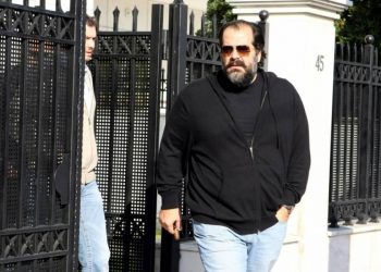 Πωλείται η έπαυλη-παλάτι του Νίκου Πατέρα στη Βουλιαγμένη