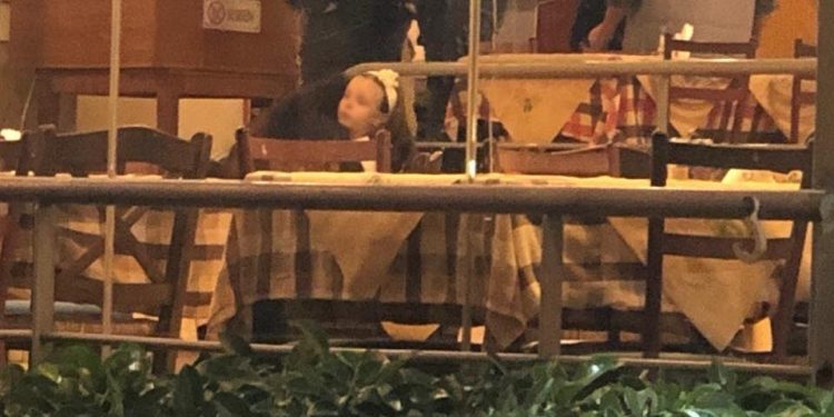 Πριν Λίγο: Άγρια Δολοφονία στη Βάρη-Η γυναίκα και η κόρη του θύματος σε σοκ