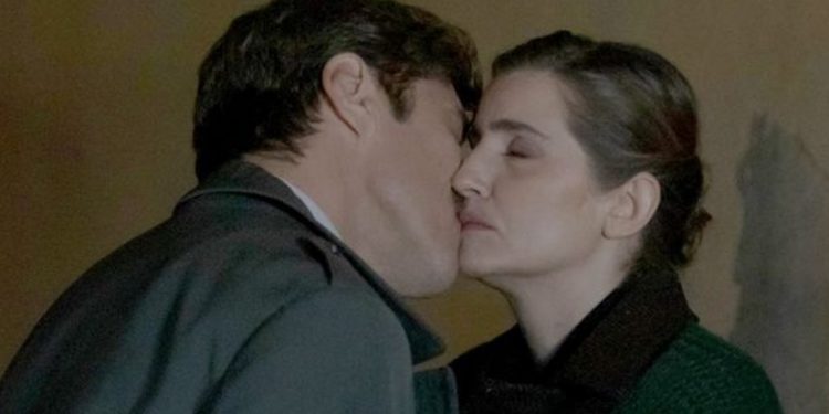 Alldaynews.gr «Καυτές» αποκαλύψεις στις Άγριες Μέλισσες: Νύχτα πάθους για Ελένη και Κυπραίο – Έγκυος η Δρόσω