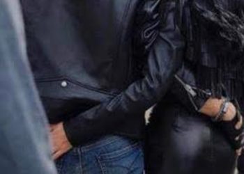 Ποιά είναι η μελαχρινή που χουφτώνει τον Ρουβά;[photos]
