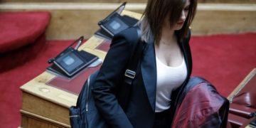 Μαγνήτισε τα βλέμματα όλων το… πλουσιοπάροχο μπούστο της Κατερίνας Νοτοπούλου[photo]