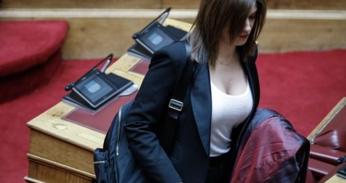 Μαγνήτισε τα βλέμματα όλων το… πλουσιοπάροχο μπούστο της Κατερίνας Νοτοπούλου[photo]