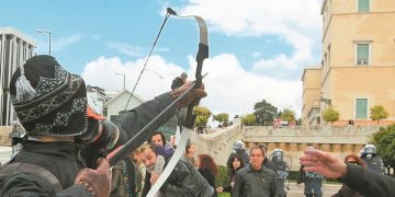 Alldaynews.gr Συνελήφθη ο δραπέτης «Τοξοβόλος του Συντάγματος» – Είχε μαζί του βαρύ οπλισμό