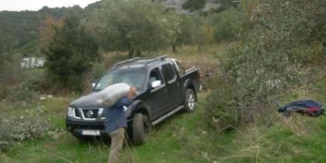 Alldaynews.gr Απίστευτο! Πήγε σε κηδεία και όταν επέστρεψε του είχαν κλέψει την πόρτα του αγροτικού του