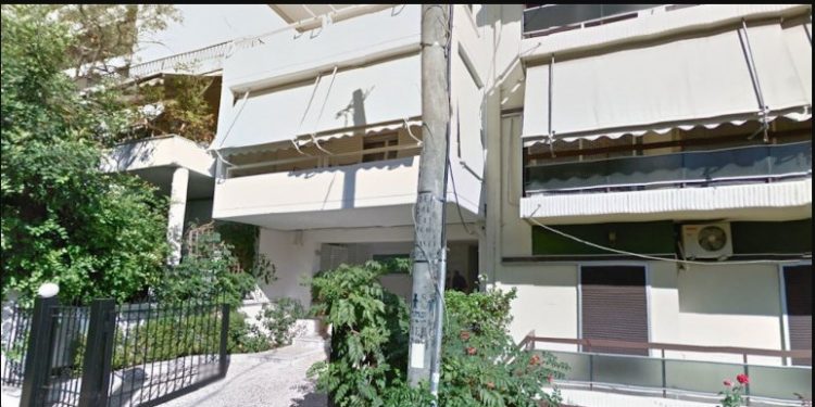 2 Νεκροί: Τραγωδία στην Πεύκη-32χρονη πέταξε το 5χρονο παιδί της απο την Ταράτσα και βούτηξε κι αυτή