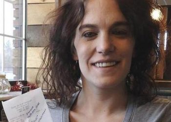 Η καλή πράξη της χρονιάς: Σερβιτόρα πήρε φιλοδώρημα 2.020 δολαρίων