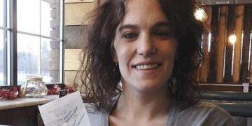 Η καλή πράξη της χρονιάς: Σερβιτόρα πήρε φιλοδώρημα 2.020 δολαρίων