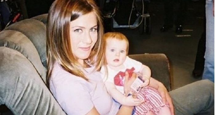 “Φιλαράκια”: Δείτε πώς είναι 16 χρόνια μετά η κόρη του Ρος και της Ρέιτσελ[video]