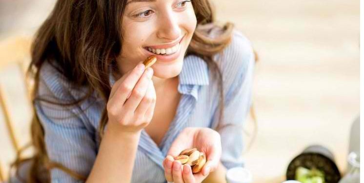 Alldaynews.gr Φάτε ό,τι θέλετε σε 10 ώρες και μειώστε σάκχαρο, πίεση και χοληστερόλη