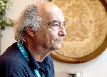 “Έκρηξη” Ιαβέρη: Ο Έλληνας τρίβλακας οδηγός με κινητό, τσιγάρο και καφέ!