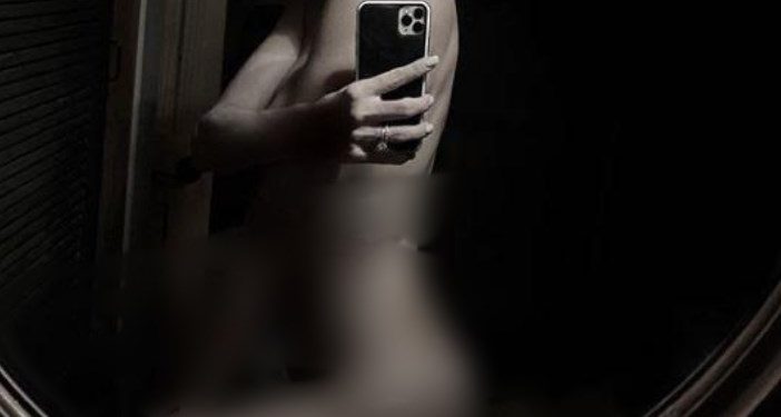 Ελληνίδα μάνα ποζάρει ολόγυμνη στα 51 και φιλοσοφεί![photo]