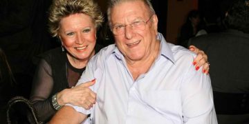 Alldaynews.gr Δεν θα πάει στην κηδεία της Έρρικας Μπρόγιερ ο Βουτσάς