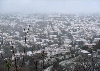 Καιρός “Ηφαιστίων”: Χιόνια στην Αττική στη διάρκεια της νύχτας