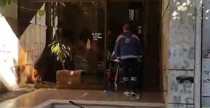 Alldaynews.gr Σοκαριστικές Εικόνες: 43χρονη έκανε Βουτιά Θανάτου απο τον 4ο όροφο