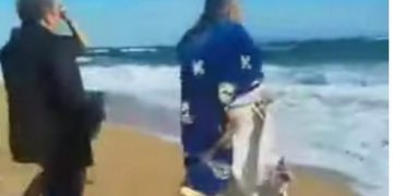 Θεοφάνεια 2020: Θυελλώδεις άνεμοι έριξαν τον ιερέα στη θάλασσα![video]