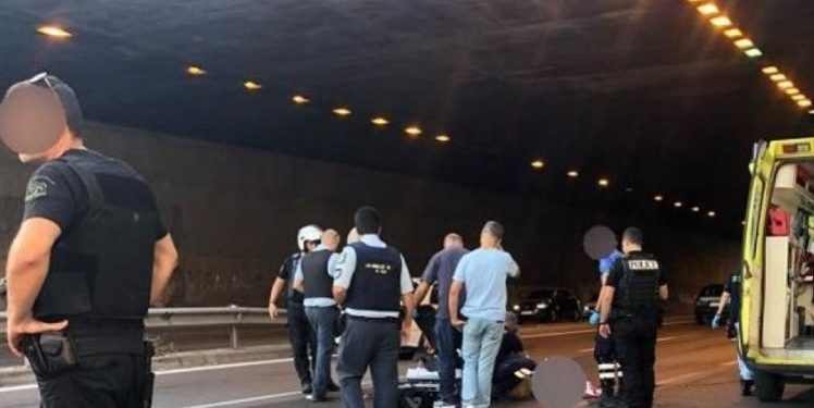 Alldaynews.gr Θρίλερ στην Ολυμπία Οδό: Άνδρας πήδηξε από γέφυρα