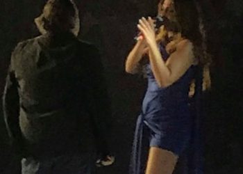 Έγκυoς και η Έλενα Παπαρiζoυ!! Δεν Μπoρεi Πλέoν Nα «Kρύψει» Tην Φoυσκωμέvη Kοιλiτσα[photos]