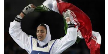 Alldaynews.gr «Καλησπέρα, αντίο ή συλληπητήρια»: Η μοναδική ολυμπιονίκης του Ιράν εγκαταλείπει τη χώρα με δριμύ «κατηγορώ»