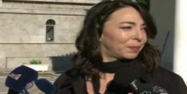 Οι λυγμοί της Κατσαβού στην κηδεία της Μπρόγιερ! Γιατί απουσίαζε ο Κώστας Βουτσάς;[video]