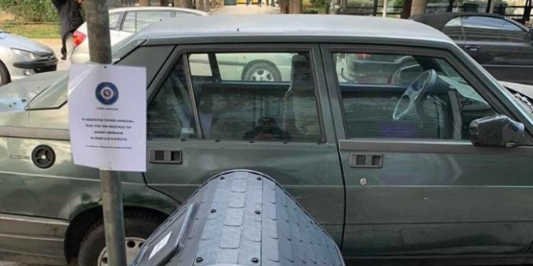 Alldaynews.gr Ο δήμος Αθηναίων τοποθέτησε σπιτάκι για γέρικη αδέσποτη σκυλίτσα στην Κυψέλη