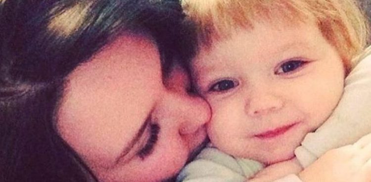 Alldaynews.gr Νεκρή 3χρονη από ασιτία – Την άφησε νηστική η μητέρα της για να πάει σε πάρτι!