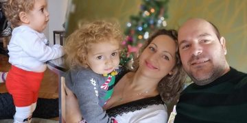 Παναγιώτης Ραφαήλ: Στέκεται όρθιος στα πόδια του – «Είμαστε κάτι παραπάνω από ενθουσιασμένοι» λένε οι γονείς[video]