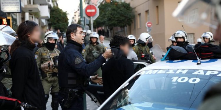 Αυτή είναι η κόρη του Έλληνα ηθοποιού απο «Το Κόκκινο Ποτάμι» που συνελήφθη στο Κουκάκι![photos]