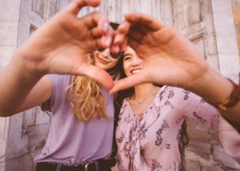 Έρευνα: Οι σεξουαλικές προτιμήσεις μιας γυναίκας “συνδέονται” με το μήκος που έχουν δύο δάχτυλα του χεριού της!