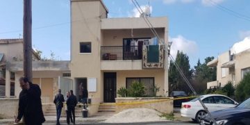 Άγριο Φονικό: Σκότωσε την εν διαστάσει 31χρονη σύζυγό του μπροστά στα παιδιά τους