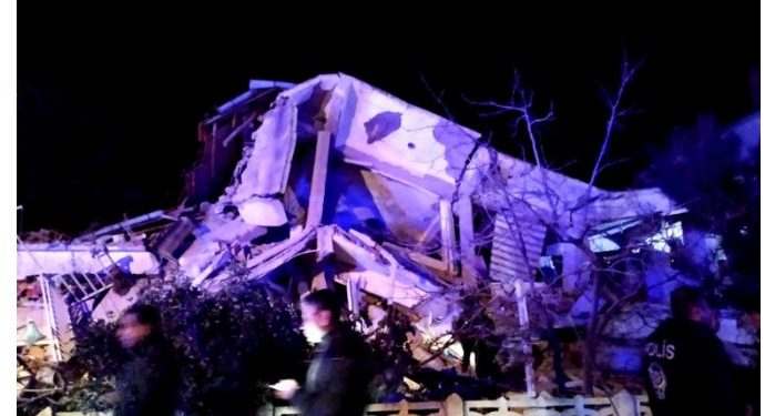 Alldaynews.gr Σεισμός στην Τουρκία: Άρχισαν να ξεφάβουν πτώματα! Συγκλονιστικές μαρτυρίες