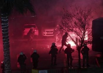 Ένας τραυματίας αστυνομικός και επτά προσαγωγές λόγω επεισοδίων με οπαδούς