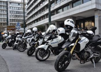 Video ντοκουμέντο: «Νταής» αστυνομικός της ΔΙΑΣ χαστουκίζει 11χρονο! “Το παιδί έτρεμε, έκλαιγε, είχε αίματα κάτω από το πηγούνι του”