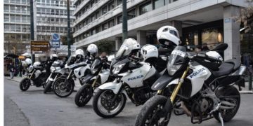 Alldaynews.gr Video ντοκουμέντο: «Νταής» αστυνομικός της ΔΙΑΣ χαστουκίζει 11χρονο! “Το παιδί έτρεμε, έκλαιγε, είχε αίματα κάτω από το πηγούνι του”