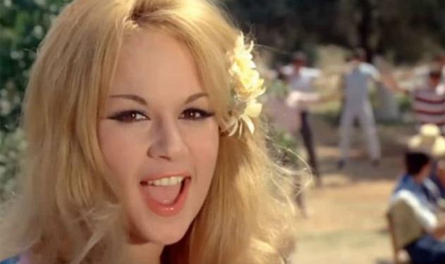 Alldaynews.gr Αλίκη Βουγιουκλάκη: Στη δημοσιότητα η ταυτότητά της – Πόσα χρόνια έκρυβε (pics)