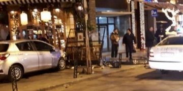 Alldaynews.gr Θεσσαλονίκη: ΙΧ κάνει ντου σε… καφετέρια (pics, vid)