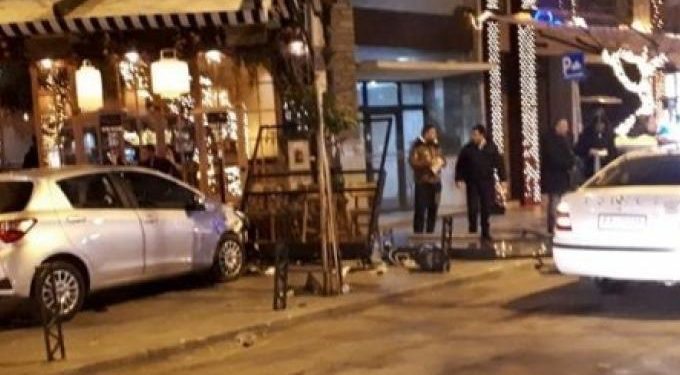 Alldaynews.gr Θεσσαλονίκη: ΙΧ κάνει ντου σε… καφετέρια (pics, vid)