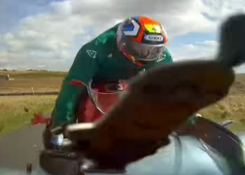 Σοκαριστικό βίντεο από την μετωπική αυτοκινήτου που μπήκε στο αντίθετο ρεύμα – Προσοχή σκληρές εικόνες