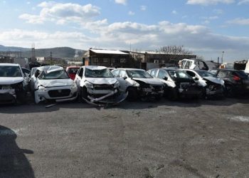 Χειροπέδες σε ιδιοκτήτη μάντρας ανταλλακτικών: «Χρυσές» δουλειές με κλεμμένα οχήματα (pics)