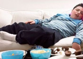 Πώς να βοηθήσετε το υπέρβαρο παιδί σας να χάσει κιλά – Συμβουλές από το Βρετανικό Υπουργείο Υγείας