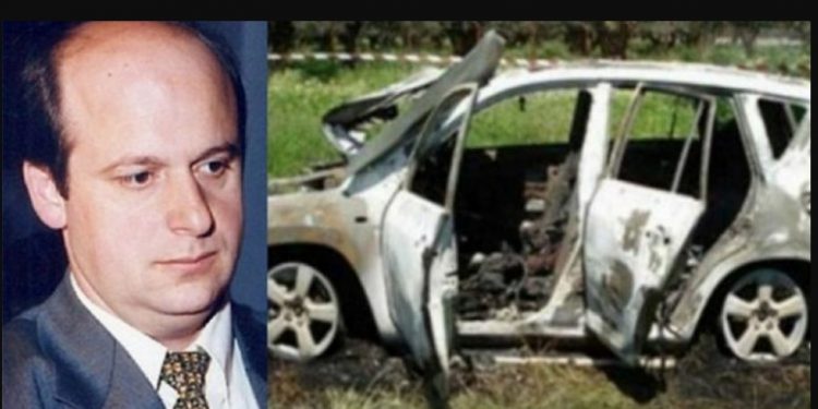 Κατάθεση σοκ! Τον δάσκαλο τον έδεσαν με αυτοσχέδιες χειροπέδες και τον έκαψαν ζωντανό