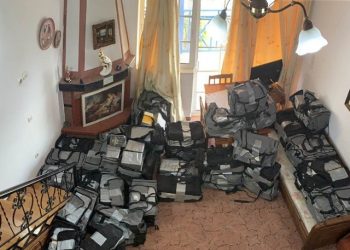 Σε Ενοικιαζόμενα δωμάτια Κατασχέθηκαν 1,2 τόνοι κοκαΐνης, οκτώ συλλήψεις (pics, vids)