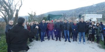 Λάρισα: Συγκέντρωση κατοίκων από το Κυψελοψώρι κατά της έλευσης προσφύγων (pics)