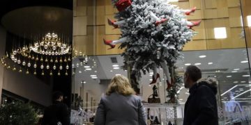 Alldaynews.gr Τα δύο μεγάλα πολυκαταστήματα που έβαλαν τους εργαζόμενους να δουλεύουν στη σημερινή αργία